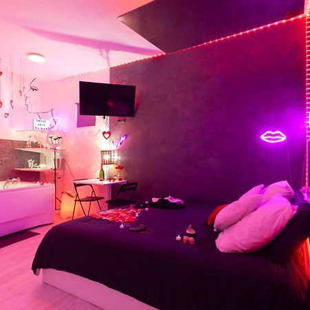 Love Room Avec Balneo Toulon Ngoại thất bức ảnh