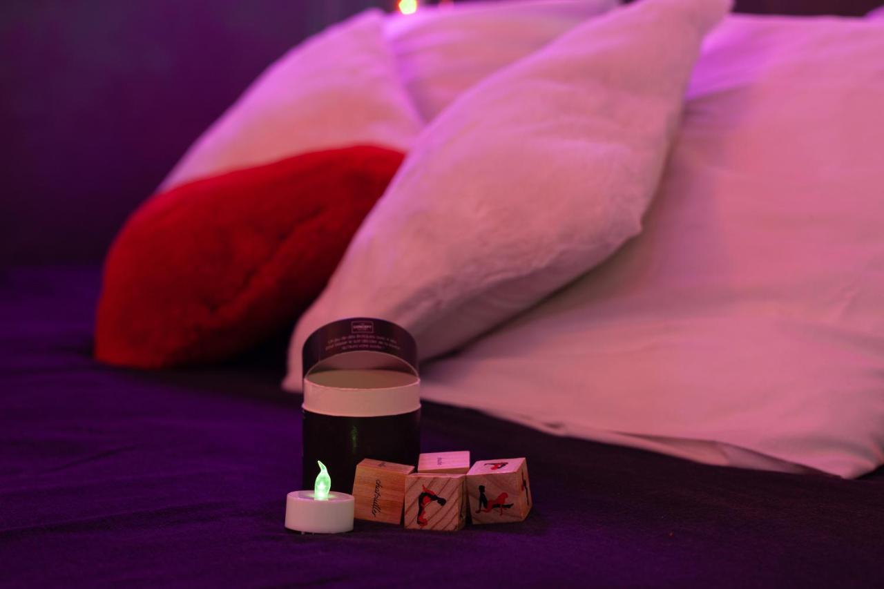 Love Room Avec Balneo Toulon Ngoại thất bức ảnh