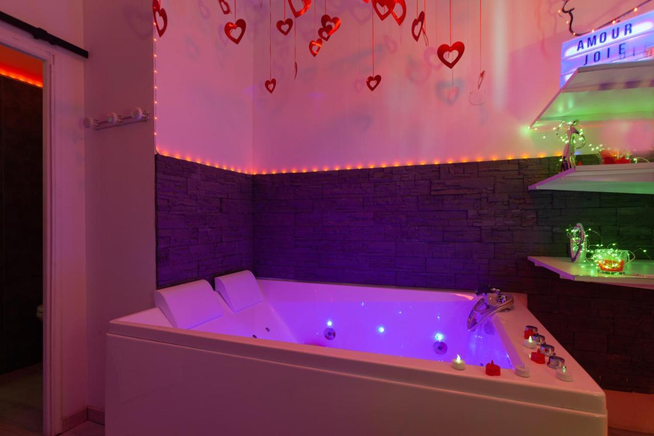 Love Room Avec Balneo Toulon Ngoại thất bức ảnh