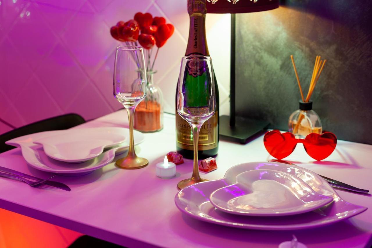 Love Room Avec Balneo Toulon Ngoại thất bức ảnh