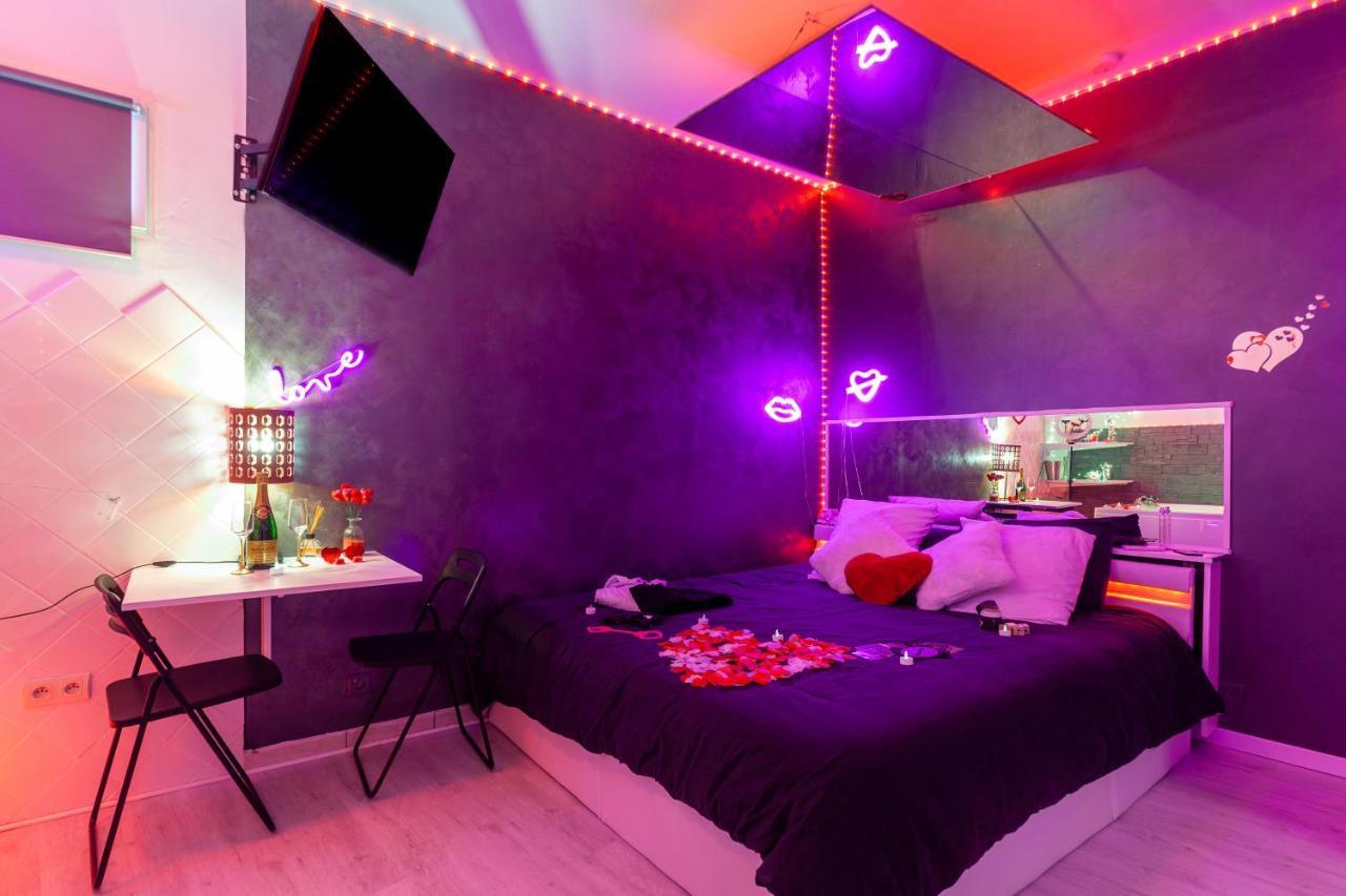 Love Room Avec Balneo Toulon Ngoại thất bức ảnh