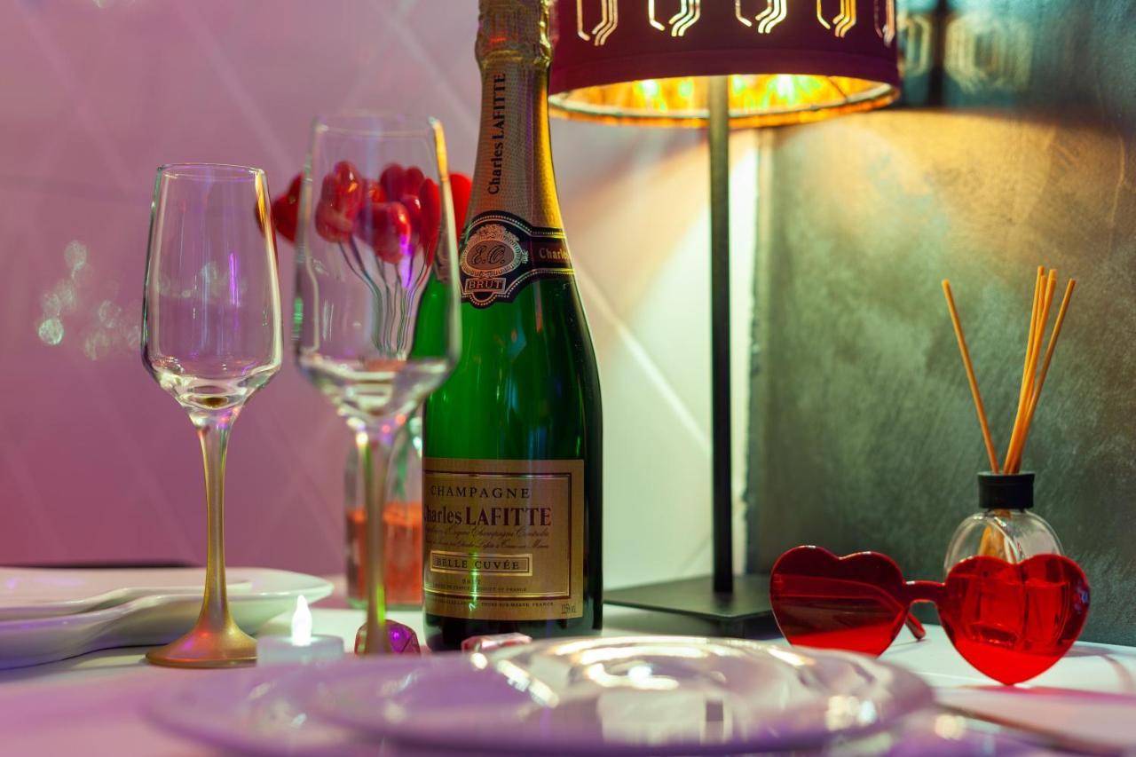 Love Room Avec Balneo Toulon Ngoại thất bức ảnh