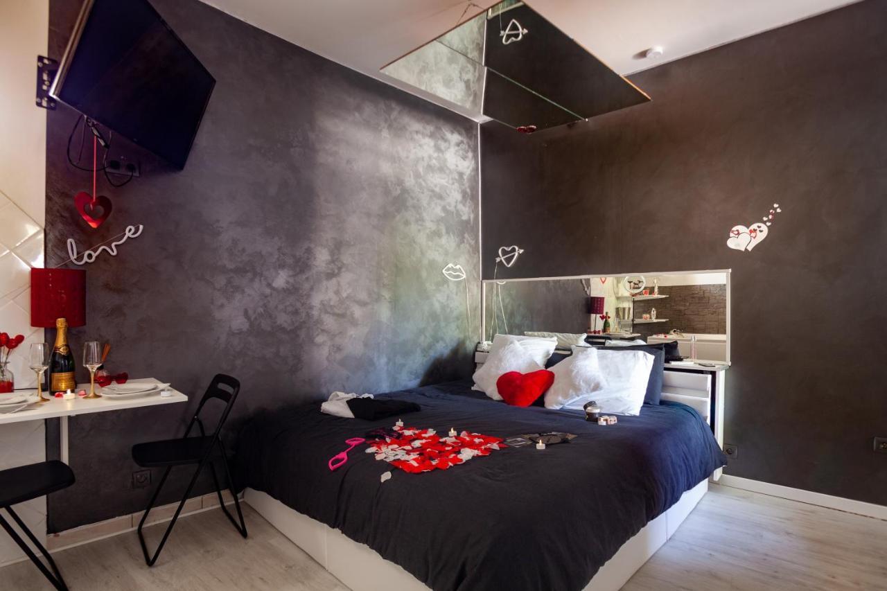 Love Room Avec Balneo Toulon Ngoại thất bức ảnh
